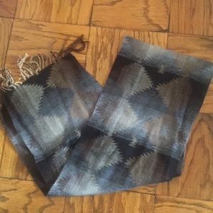 NWOT beautiful Cejon Scarf